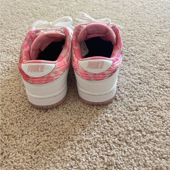 Nike Dunk - Picture 3 of 5